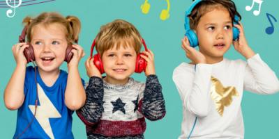La fête de la musique n'est pas réservée aux adultes et aux ados, les jeunes enfants peuvent aussi y participer en famille ou avec leurs parents. Certes les concerts proposés le jour de la fête de la musique ne correspondent pas exactement aux goût