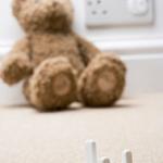 Bébé prise électrique