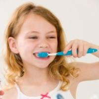 Apprendre aux enfants à se brosser les dents