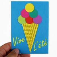 activité de bricolage à faire avec les enfants pour réaliser une carte postale crème glacée