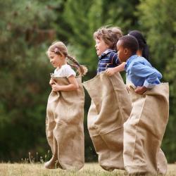 Course en sac, un jeu de plein air