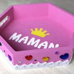 Ce plateau personnalisé permettra aux enfants de servir un bon petit déjeuner à leurs mamans le jour de la fête des mères !
Avec ce cadeau mignon et pratique, les enfants vont surprendre leurs mamans !