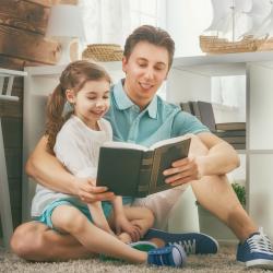 Vous cherchez une "citation papa" ? Voici toutes nos citations et nos jolis textes sur le thème des papas. Idéal pour un anniversaire ou la Fête des pères.