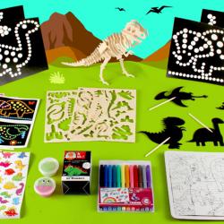 Voici la box dinosaure de Créabul. Une box tout en un pour animer un goûter sur le thème des dinosaures avec les enfants.