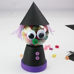 Halloween est l’occasion de faire la fête avec vos petits monstres ! Se déguiser, se maquiller, colorier, découper, coller : retrouvez des centaines d’idées pour fabriquer toutes les créatures fantastiques et monstrueuses que vos enfants aiment. Vous trou