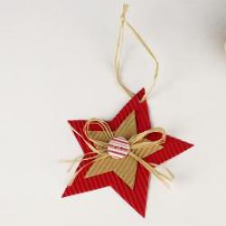Méthode pour réaliser une étoile de Noël en carton étape par étape
