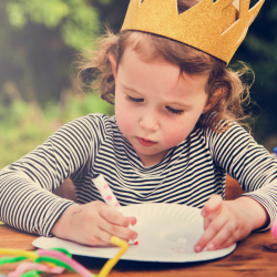 Couronnes des rois originales pour feter l'epiphanie autour d'un délicieuse galette des rois ! Decouvrez comment realiser une couronne de galette des rois originale afin de sacrer un roi ou une reine.
