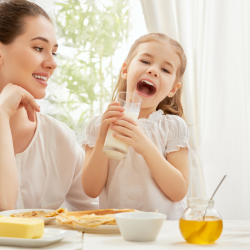 Chandeleur histoire & traditions : tout savoir sur la chandeleur grâce à ce dossier complet qui vous expliquera l'histoire et les traditions de la chandeleur. La chandeleur est une fête très populaire en France et beaucoup de famille adorent cuisiner des