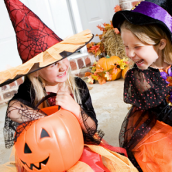 Halloween 2019 : préparer la fête d'Halloween sur tête à modeler. Idées, astuces, conseils, activités décorations et bricolages pour préparer la fête d'Halloween avec les enfants. Bricolages pour fabriquer des décorations d'Halloween.