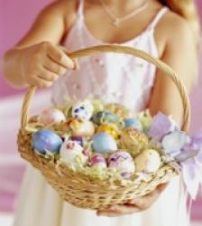 En Angleterre comme en Hollande, la tradition de la fête de Pâques est un peu différente du reste de l’Europe. En effet, ce n’est ni la poule, ni la cloche, ni un lapin qui ramène aux enfants les œufs de Pâques. Pour tout savoir sur cette tradition de Pâq