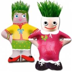 Peinture d'une figurine pour faire pousser de l'herbe