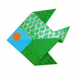 Réaliser un poisson en pliant une feuille de papier. Poisson en origami. Une bonne idée pour s'occuper en s'amusant.