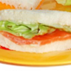 mini sandwichs au saumon fumé