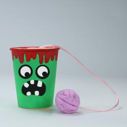 retrouvez nos jeux halloween à imprimer mais aussi des jouets d’halloween à fabriquer avec les enfants. Des idées d’activités qui vont plaire à vos petits monstres et qui les amuseront le soir d’halloween mais aussi pendant les vacances de la Toussaint. R