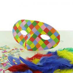 Que vous organisiez un anniversaire sur le thème du Carnaval ou que vous prépariez mardi gras, vous aurez besoin d’idées pour trouver une bonne activité de Carnaval à proposer aux enfants comme fabriquer un masque, un costume, réaliser une déco de table r