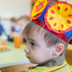 Couronnes des rois maternelles où même les enfants les plus jeunes pourront trouver la couronne qui leur plaît et pourront la personnaliser autant que voulu pour en faire une couronne parfaite.