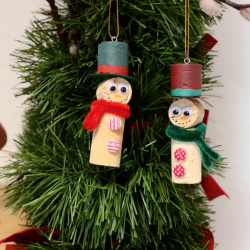 tuto pour bricoler avec les enfants des bonhommes de neige en bouchon de liège récup'