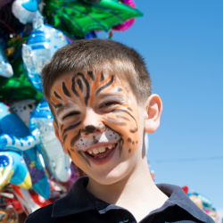 Maquillage pour garçon durant le Carnaval. Comment déguiser et maquiller son garçon pour le Carnaval ? Trouver ici des idées de maquillages pour garçons.