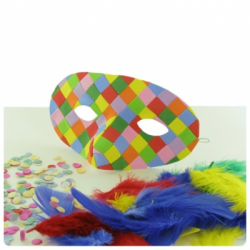 Chapeaux du carnaval à faire avec les enfants. Réalisez facilement et à peu de frais des coiffes indiennes, des casques, des chapeaux de sorcières ou de clown. Découvrez le carnaval du monde avec vos enfants.