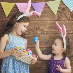 Quel bonheur de voir les enfants partir à la chasse aux œufs de Pâques ! Retrouvez toutes nos idées d’activités pour Pâques 2019, des jeux, des coloriages, des chansons et toutes nos infos sur l’histoire de cette drôle de fête !
