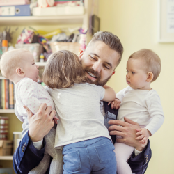 Poeme fete des peres : Des poésies à illustrer, des poèmes à imprimer et à réciter pour papa le jour de la Fête des pères. Poésies, poèmes, comptines et compliments à réciter ou recopier pour la fête des pères. Un petit poème peut être glissé dans une car