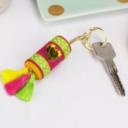 Tous les bricolages pour fabriquer ou personnaliser des porte-clés avec les enfants. Retrouvez toutes les idées de bricolage pour que les enfants puissent réaliser de beaux porte-clés pour eux-même, pour la famille ou pour les offrir en cadeau.