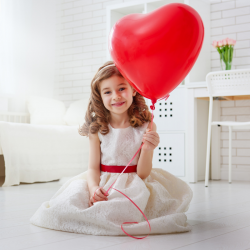 Réciter un poème de Saint Valentin est une bonne idée pour faire plaisir à l'être aimé le 14 février ! Retrouvez toutes nos poésies illustrées à imprimer gratuitement. Vous pouvez aussi utiliser un poème de Saint Valentin pour le texte accompagnant votre 