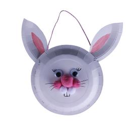 Une activité de Pâques pour fabriquer un panier lapin avec des assiettes en carton