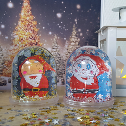 Personnaliser cette boule à neige avec un père Noël et des paillettes