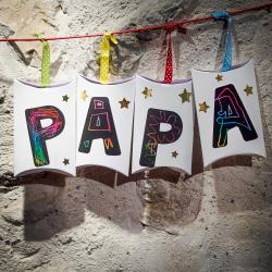 tuto pour bricoler une guirlande de cadeaux pour la fête des pères