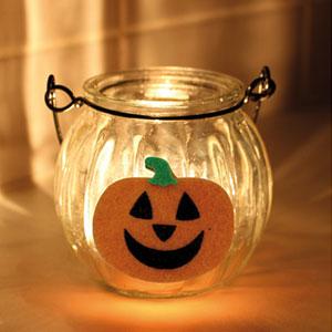Nous avons sélectionné nos produits favoris pour se déguiser, créer et tout décorer pendant Halloween. Une fête très créative que les enfants adorent !