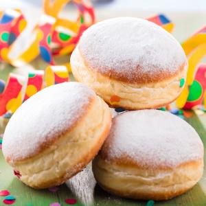 Recette expliquée pour faire des beignets du carnaval avec les enfants. Recette de cuisine pour les enfants