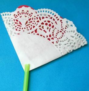 Bricolages de cartes décorées de fleurs. Idées de bricolages enfant pour fabriquer et réaliser des Carte décorée de fleurs à moins que la fleur soit la carte ! Des idées de bricolage pour fabriquer des cartes décorées de fleurs, des fleurs en carte .