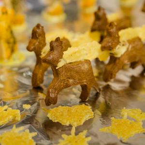 Des biscuits apéritifs en forme de Rennes pour une décoration qui se mange