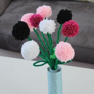 Un tuto pour apprendre à réaliser un bouquet de pompons