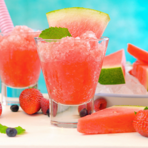 Une recette de granité aux fruits à faire au mois de juin et de juillet avec des jus de fruits faits maisons pour un résultat délicieux. Cette recette est très facile à faire et sera très appréciée par les enfants comme par les parents lorsqu'il fera très