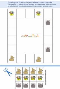 jeu de suite logique : 12 pièces de jeu d'échecs à placer