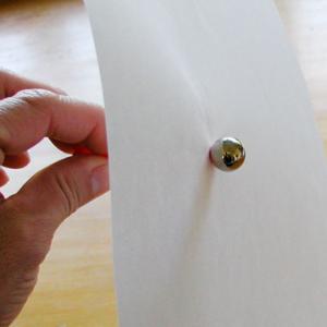 Faire une bille magique pour découvrir les propriés des aimants