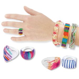 Bijoux en plastique transparent à décorer