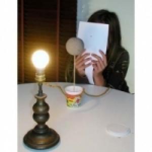 Explications pour faire une éclipse à la maison avec les enfants