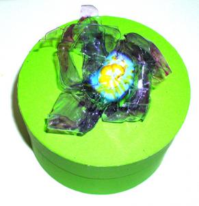 Réaliser une boîte décorée d'une fleur de Venise