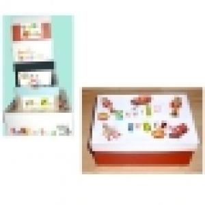 Préparer et décorer de grandes boîtes de rangement pour les affaires de bébé