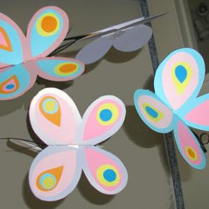 Fabriquer un mobile de Papillons pour chambre de bébé