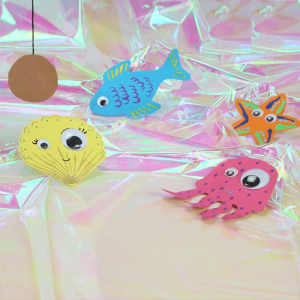 activité de bricolage enfants pour réaliser un jeu de pêche à la ligne