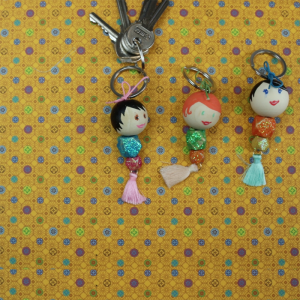 activité de bricolage enfants pour réaliser des petits porte-clefs sirènes