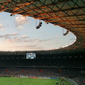 Coupe du monde 2018 lieu : Russie. Dans cette compétition, le pays propose 12 stades répartis dans plusieurs villes : Moscou (deux stades), Saint-Pétersbourg, Sotchi, Kaliningrad, Nijni Novgorod, Saransk, Kazan, Samara, Iekaterinbourg, Volgograd et Rostov