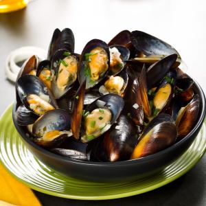 Une recette de moule diététique pour toute la famille. La recette des moules au céleris est très facile à faire, tous les ingrédients sont placés dans la cocotte et il suffit d'a