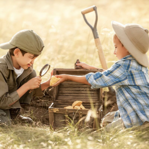 Découvrez comment vous simplifier la vie et organiser facilement une chasse au trésor pour l'anniversaire de vos enfants.