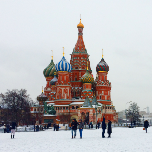 La Russie est le pays qui a été choisi pour organiser la coupe du monde 2018. Retrouvez des informations sur la compétition et notamment le calendrier à imprimer, les équipes, la mascotte, l’hymne de la compétition et des activités à faire avec les enfant