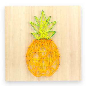 Le String Art est l’art d’agencer une ficelle entre des points pour former des motifs ! De plus en plus populaire, il permet de réaliser des superbes objets déco. Retrouvez toutes nos infos sur le String Art, trouvez votre modèle de String Art ou votre pa